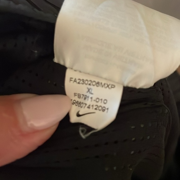 Nike Women’s XL Black Cargo Swoosh Pants 5 Pockets - Picture 11 of 12